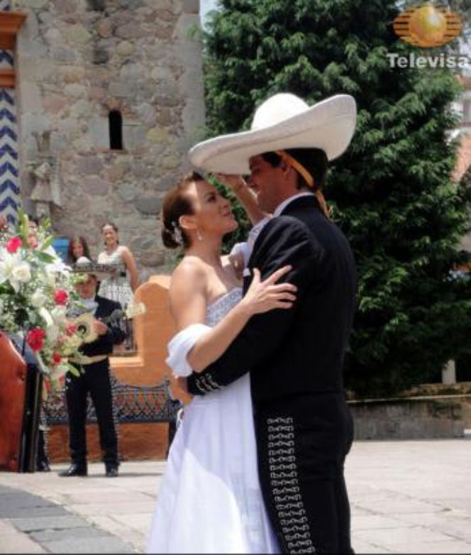 Nieposkromiona miłość (Amor bravio). Ślub Camili (Silvia Navarro) i Daniela (Cristian de la Fuente)
