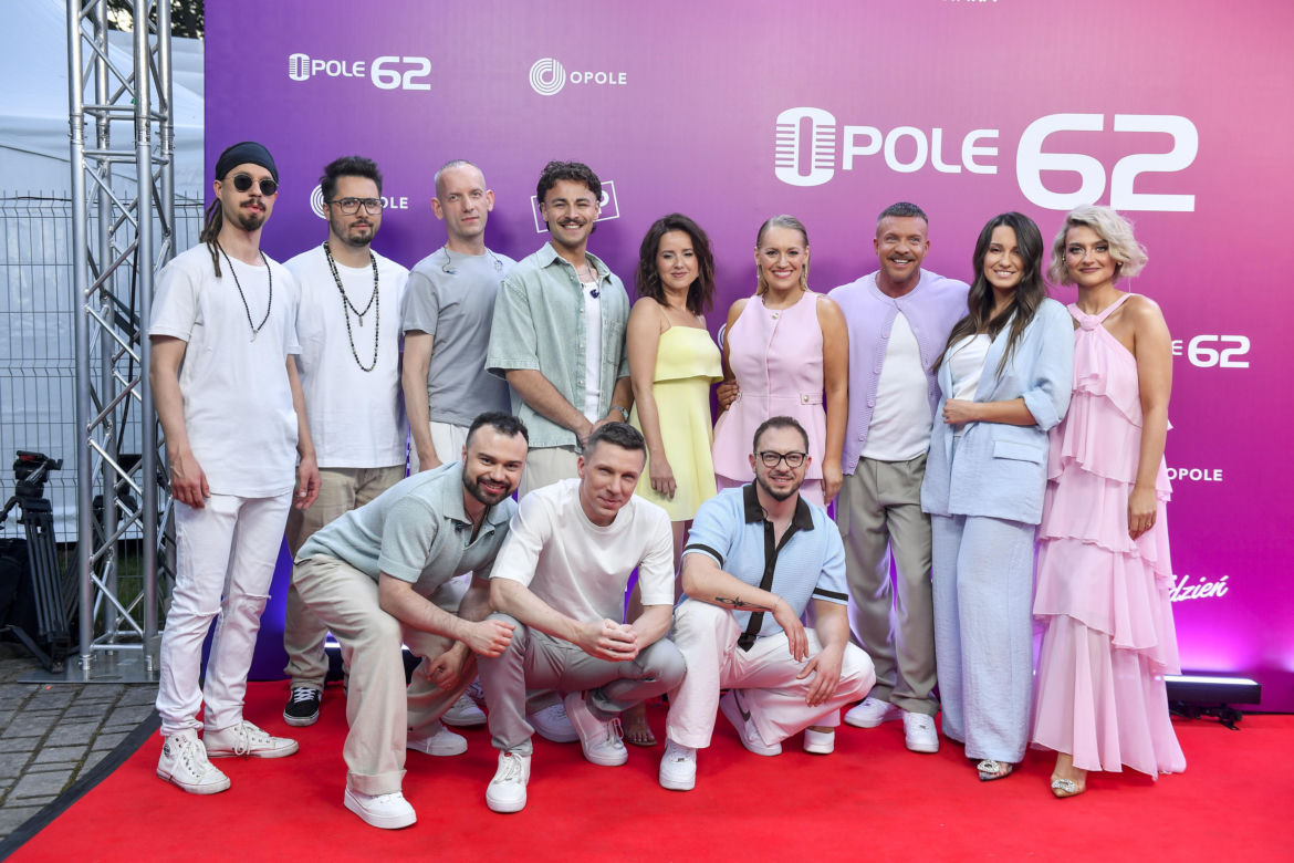 Doda, Piasek i Stankiewicz na czerwonym dywanie w Opolu. Tak wygląda koncert "Premier" i "SuperJedynek" 