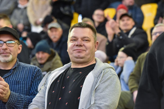 PRES Grupa Dewloperska Toruń - Abramczyk Polonia Bydgoszcz, zdjęcia kibiców i zawodników z pożegnania Adriana Miedzińskiego