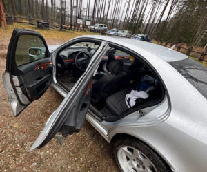 Musieli użyć pałki i wybić szybę w aucie. Niecodzienny przebieg policyjnej interwencji w powiecie rawickim