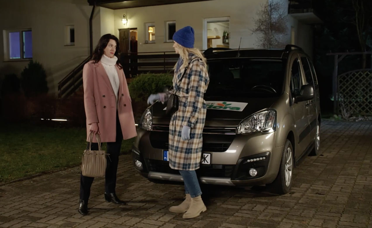 M jak miłość. Ola (Justyna Karłowska), Jagoda (Katarzyna Kołeczek)