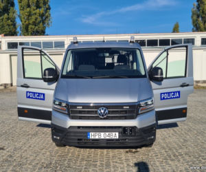 Volkswagen Crafter przeznaczony do przewozu osób zatrzymanych
