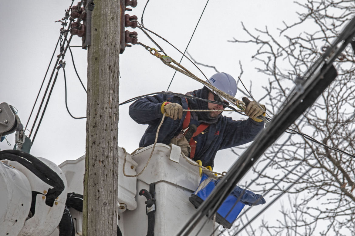 USA "na wojnie z naturą". 50 ofiar śnieżyc, setki tysięcy ludzi bez prądu