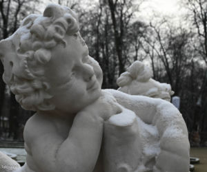 Nowe rzeźby w Ogrodach Branickich. To Flora, Ceres, Bachus i Saturn [ZDJĘCIA]