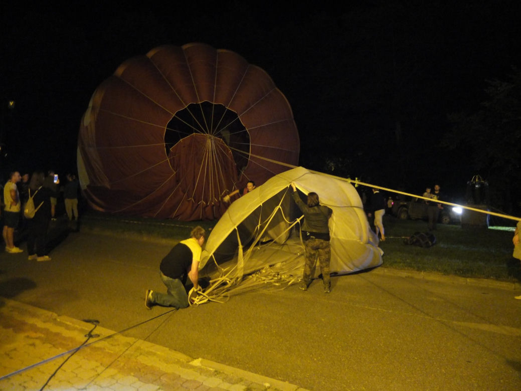 W dzień latały, nocą ziały ogniem. Nocny pokaz balonów w Nałęczowie 