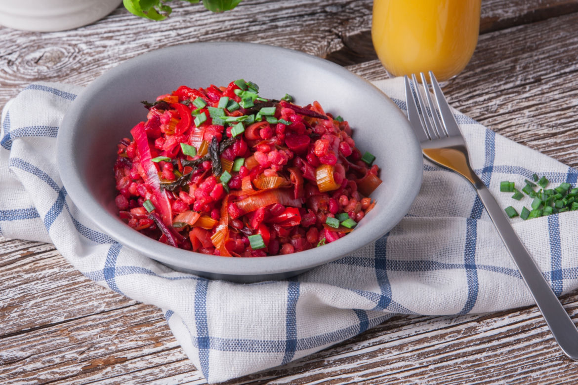 Kaszotto z kaszy gryczanej z burakami i warzywami + pietruszka, feta