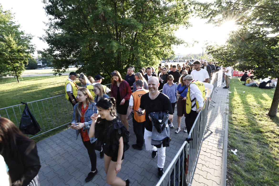 Koncert Justina Timberlake'a w Warszawie - fani pod PGE Narodowym