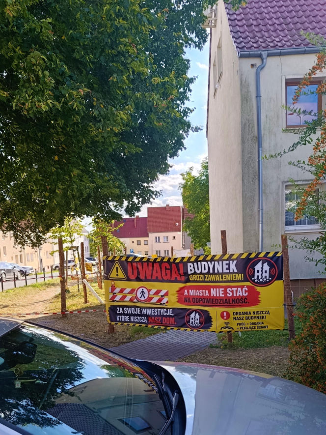 Uszkodzona kamienica przy ul. Hożej w Szczecinie