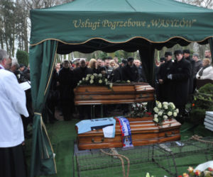 Pogrzeb ofiar w Kamieniu Pomorskim. Małżeństwa Małgorzaty i Ryszarda P. rodziców Julci oraz Ryszarda B.