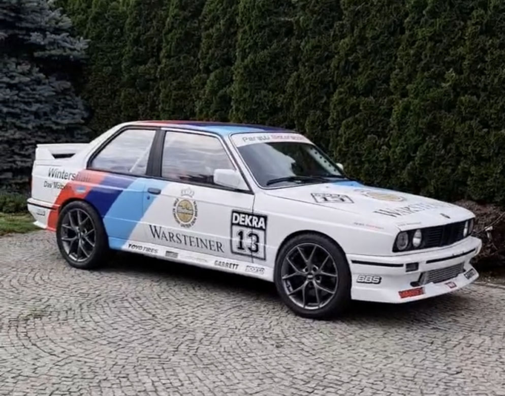 Sylwia Peretti zbudowała sobie do driftu BMW E30 