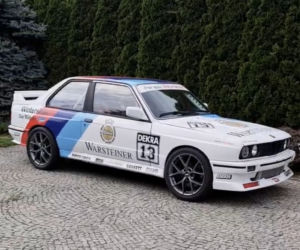 Sylwia Peretti zbudowała sobie do driftu BMW E30 