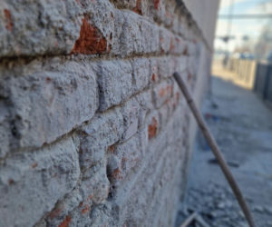 Remont muru kościelnego