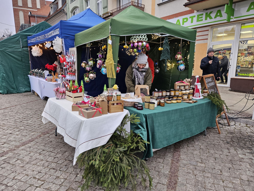 Jarmark Świąteczny w Biskupcu. Na scenie wystąpił zespół Arka Noego [ZDJĘCIA]