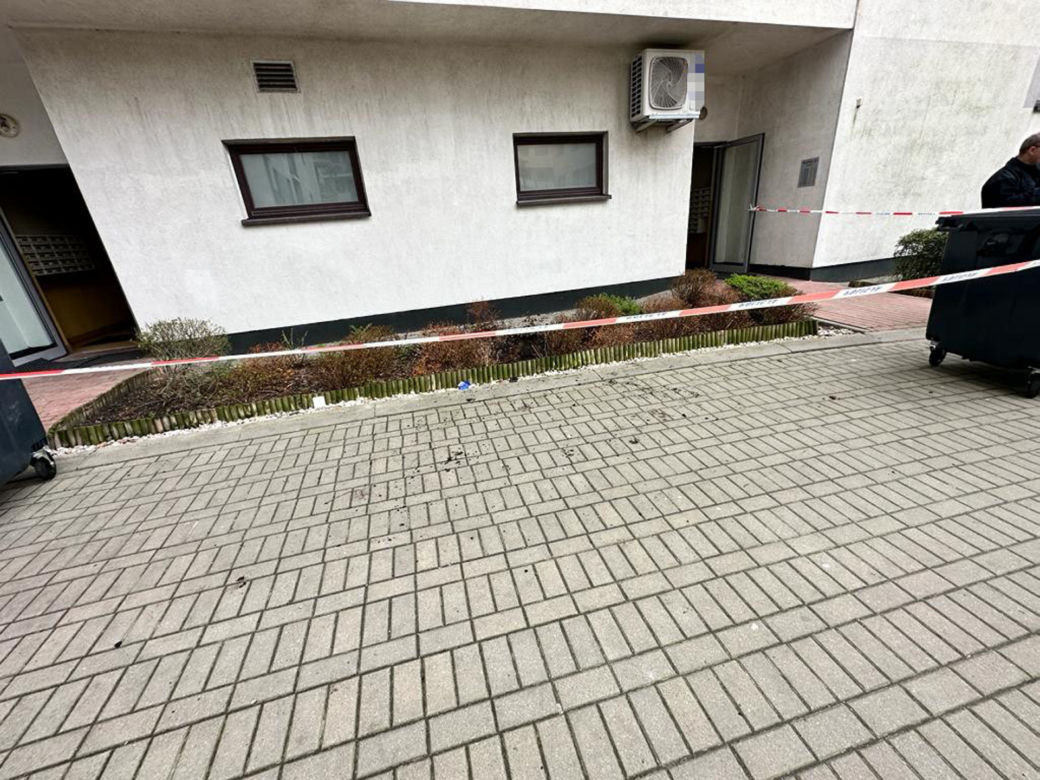 Rozrywający serce dramat na Bemowie. Kobieta z maleńkim dzieckiem runęła z 8. piętra