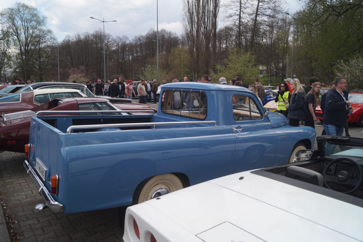 Bydgoskie klasyki zaparkowały przed Torbydem [ZDJĘCIA]