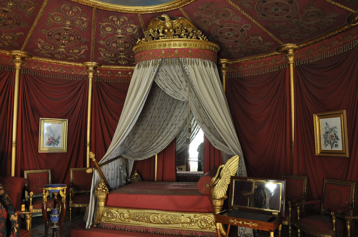 Styl empire, klasycyzm cesarski. Sypialnia Józefiny na zamku Malmaison.