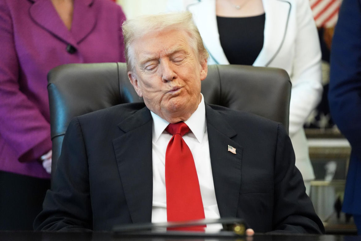 Trump przysnął na oficjalnym spotkaniu! "Jest stary i coraz bardziej to widać"