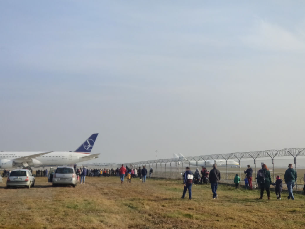 Tłumy na lotnisku w Jasionce.  Obserwowali An-225 Mrija [ZDJĘCIA]