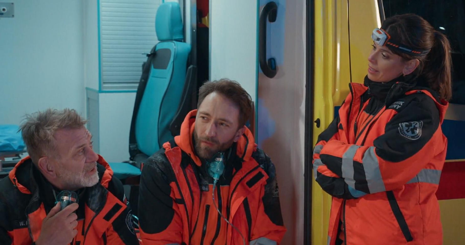 Na sygnale, odcinek 914. Martyna (Monika Mazur), Wiktor Banach (Wojciech Kuliński), Piotr (Dariusz Wieteska)