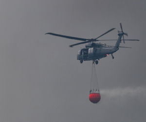 Premier zwołał pilny sztab kryzysowy. Pojawiły się nowe eksplozje ognia