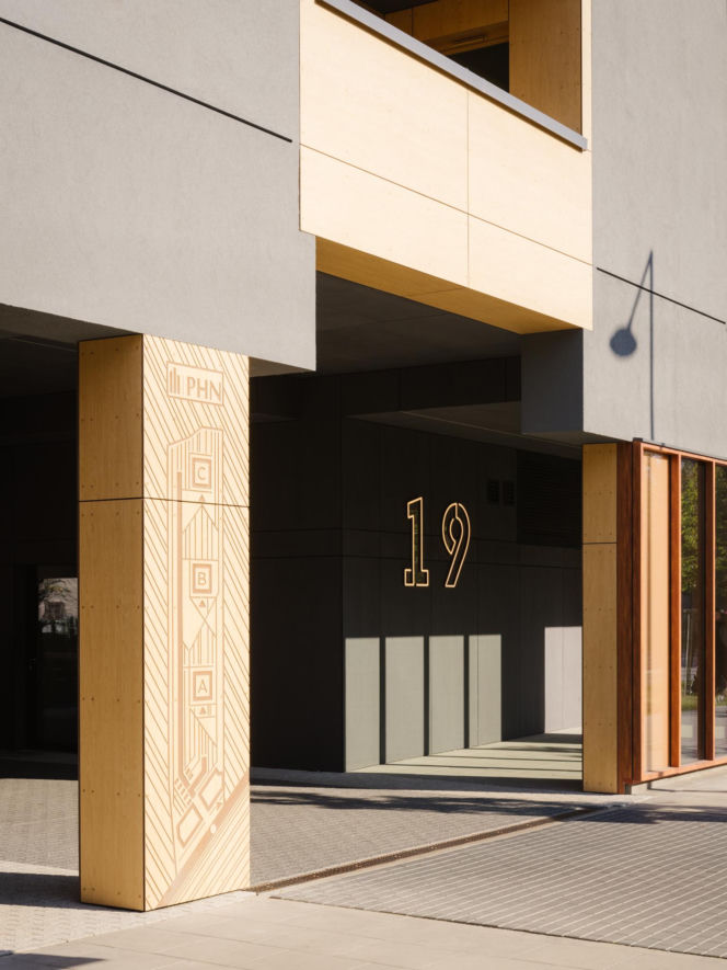 Kolejowa 19 w Warszawie, RISKARCH