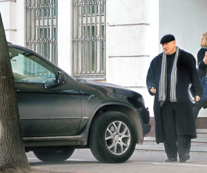 Wstyd! Były premier łamie przepisy