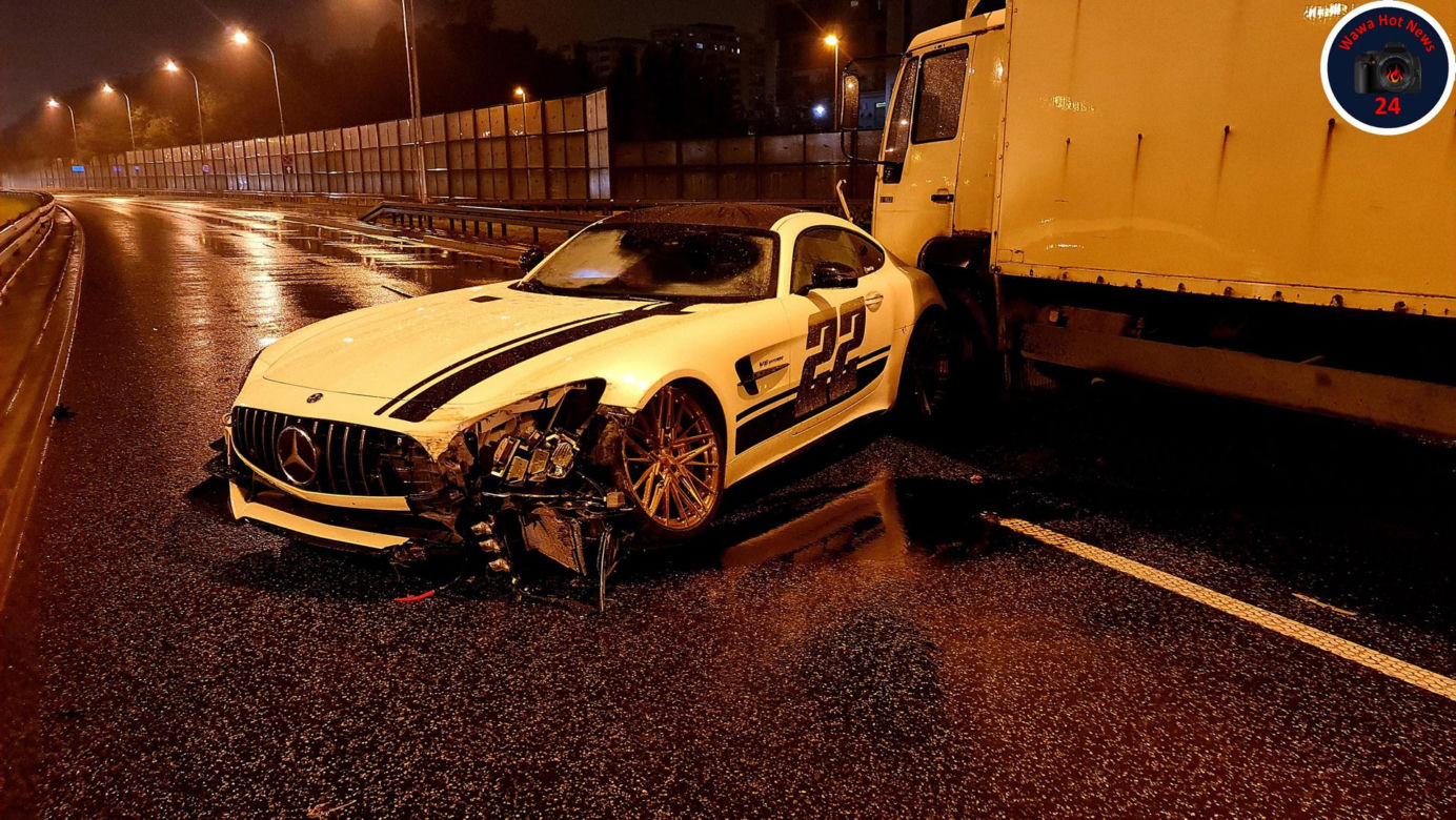 Wypadek na Wale Miedzeszyńskim. Rozbił się mercedes za milion złotych