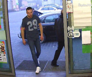 Napadli na sklep w Szczekocinach. Policja publikuje zdjęcia z monitoringu i prosi o pomoc [ZDJĘCIA, WIDEO]