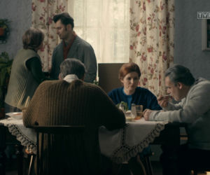 Stulecie Winnych 4, odc. 43: Andzia (Barbara Wypych), Benek ((Bartłomiej Kotschedoff), Ania (Urszula Grabowska)