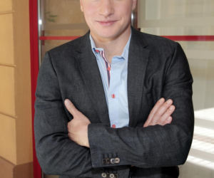 Od nastolatka z Na Wspólnej do eleganckiego mężczyzny. Tak zmieniał się Jakub Wesołowski