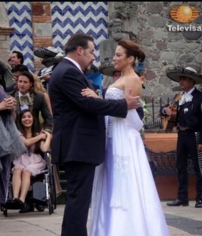 Nieposkromiona miłość (Amor bravio). Ślub Camili (Silvia Navarro) i Daniela (Cristian de la Fuente)