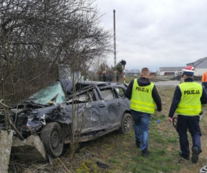Jak doszło do wypadku w Wilkowicach? Samochód wjechał pod szynobus