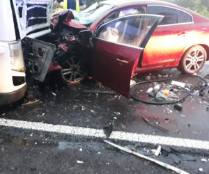 STRASZNY WYPADEK w Głownie pod Łodzią. Zginęła 35-lekarka ze zgierskiego szpitala i jej mąż. Przeżyło 4-miesięczne dziecko