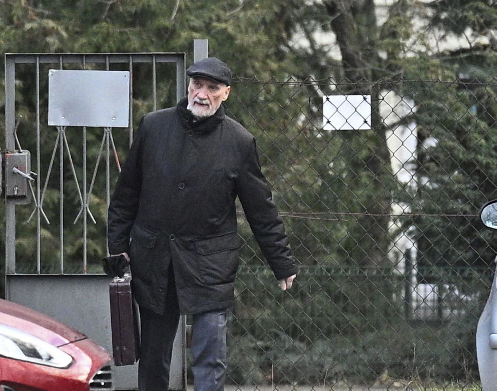 Antoni Macierewicz przesiadł się do taksówki 