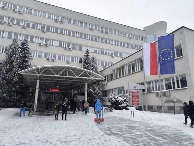 Mateusz P. stanął przed sądem. Odpowiada za nieudzielenie pomocy "kobiecie z windy"