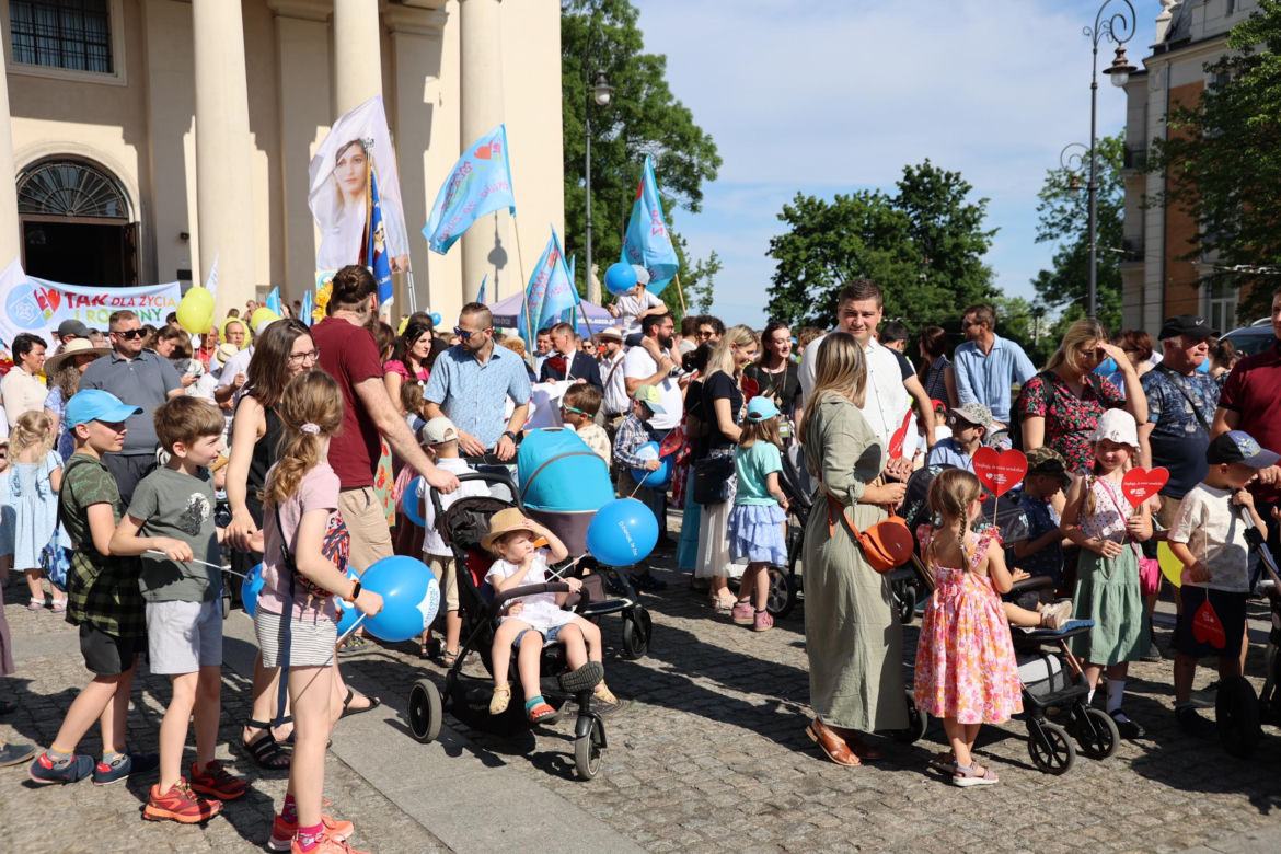Marsz dla Życia i Rodziny 2024 w Dzień Matki przeszedł przez centrum Lublina