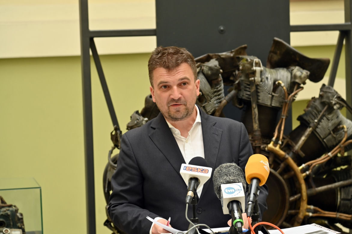 Przez lata spoczywały na dnie jeziora. Pozostałości "latającej fortecy" trafiły do szczecińskiego muzeum