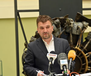 Przez lata spoczywały na dnie jeziora. Pozostałości latającej fortecy trafiły do szczecińskiego muzeum