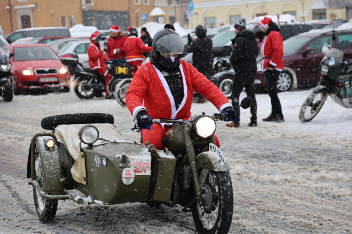 Śnieżyca niestraszna MotoMikołajom z Lublina!