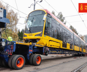 Nowe tramwaje dotarły do Warszawy