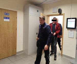 Mateusz P. stanął przed sądem. Odpowiada za nieudzielenie pomocy kobiecie z windy