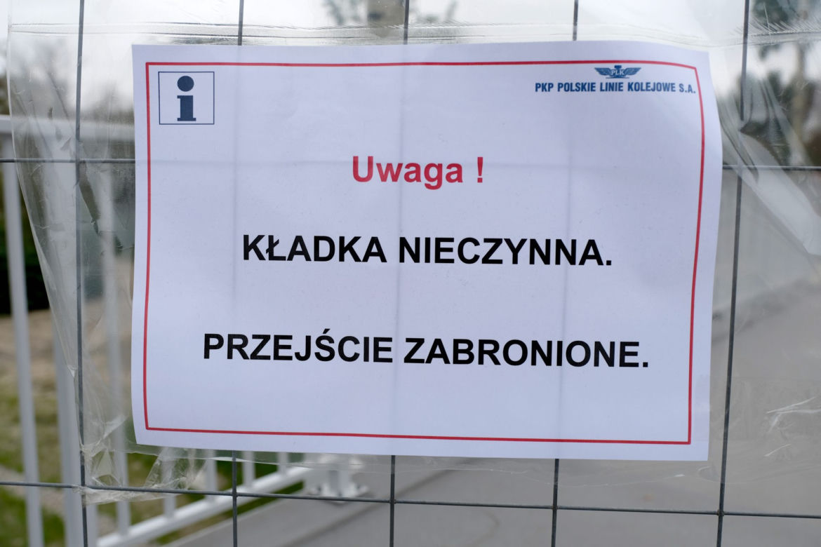 Absurd na Woli. Kładka otwarta i zamknięta