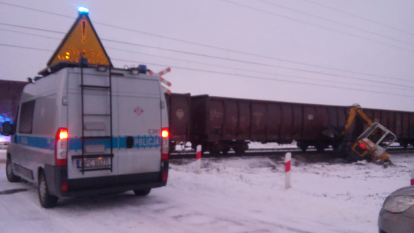 Zderzenie pociągu towarowego z koparko - ładowarką w Lipniczkach