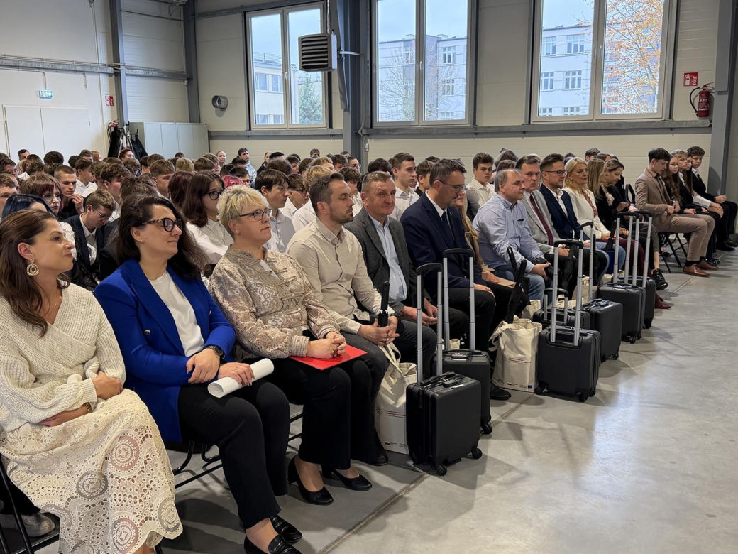 Kolejna szansa i możliwości dla uczniów siedleckiej Kolejówki! Szkoła podpisała umowę ze spółką kolejową POLREGIO