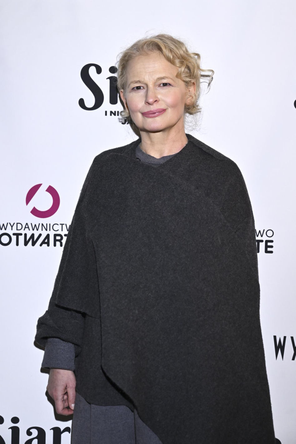 Markowska przytulała męża, Ostałowska zaskoczyła sylwetką, Ścibakówna błyszczała na premierze biografii Rewińskiego