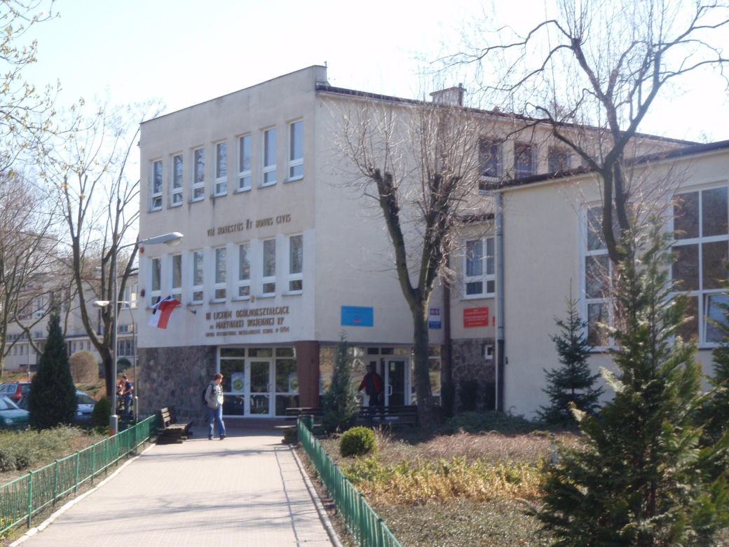 4. III Liceum Ogólnokształcące z Oddziałami Dwujęzycznymi im. Marynarki Wojennej RP w Gdyni