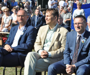 Sikorski wraca do polityki, na razie wiejskiej.