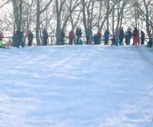 To najlepsza zimowa, darmowa atrakcja w Katowicach. Tłumy na torze saneczkowym