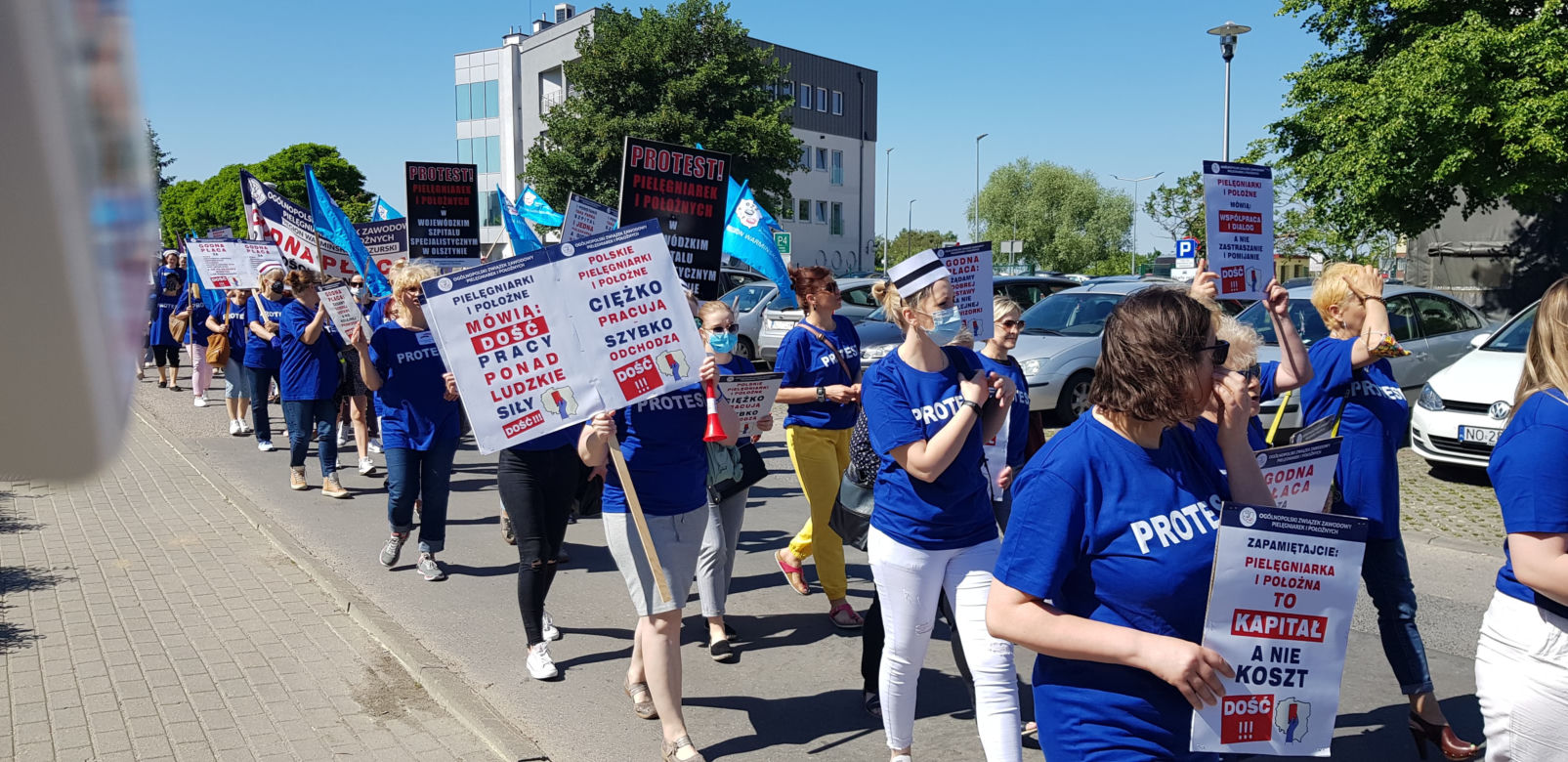 Strajk pielęgniarek i położnych w Olsztynie. Relacja z protestu [ZDJĘCIA]
