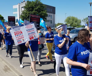 Strajk pielęgniarek i położnych w Olsztynie. Relacja z protestu [ZDJĘCIA]